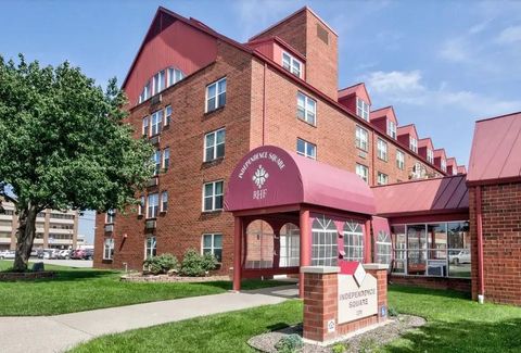 Photo of 201 W Delaware St St, Other, IN 47710 (MLS # 44323473)