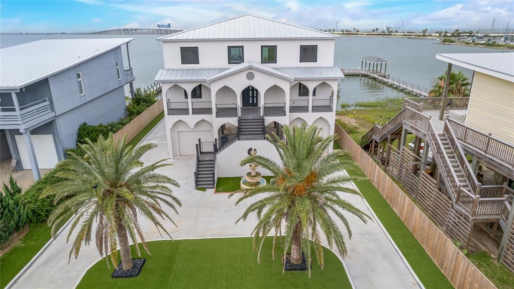 9208 W Bay Road