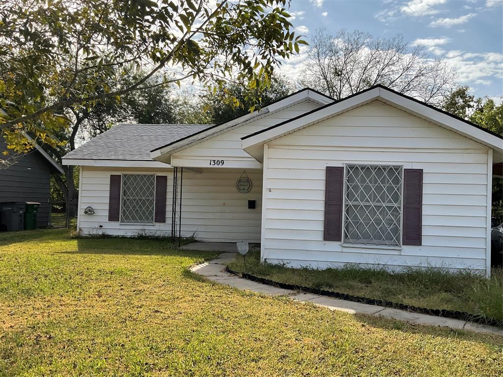 1309 La Valliere Street, Victoria, Texas image 1