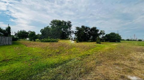 Photo of 0 Muriel St Lot 1, La Marque, TX 77568 (MLS # 14905670)