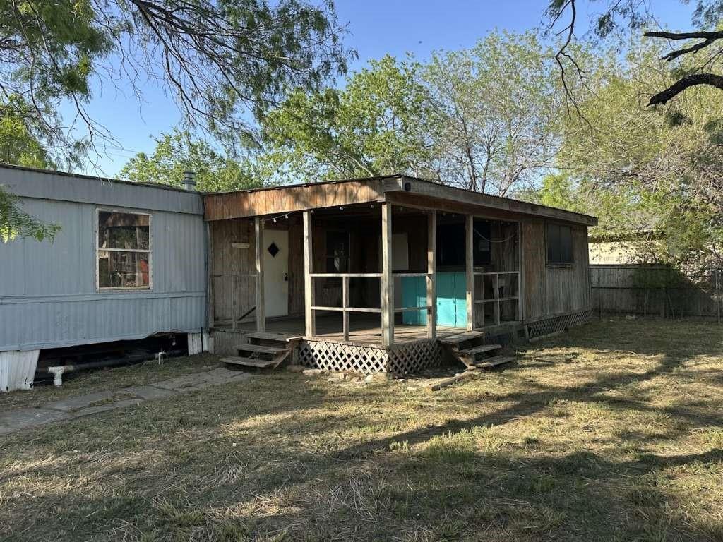 506 Beech Street, Jourdanton, Texas image 1