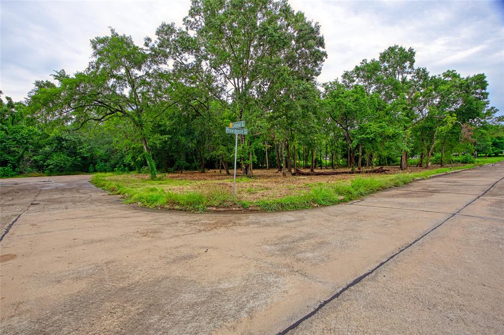 501 Colonial Drive, Friendswood, Texas image 4