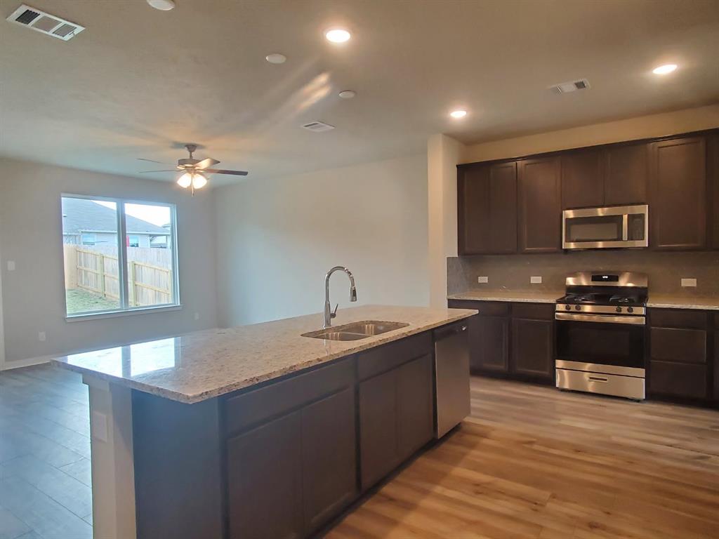 1408 Lake Ridge Drive, Brenham, Texas image 6