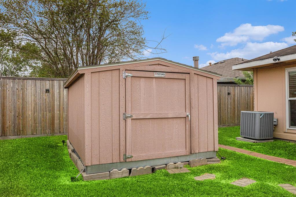 2334 Morning Meadow Drive, Missouri City, Texas image 36