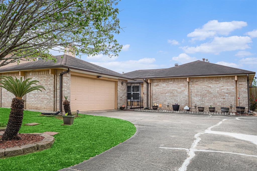 2334 Morning Meadow Drive, Missouri City, Texas image 1