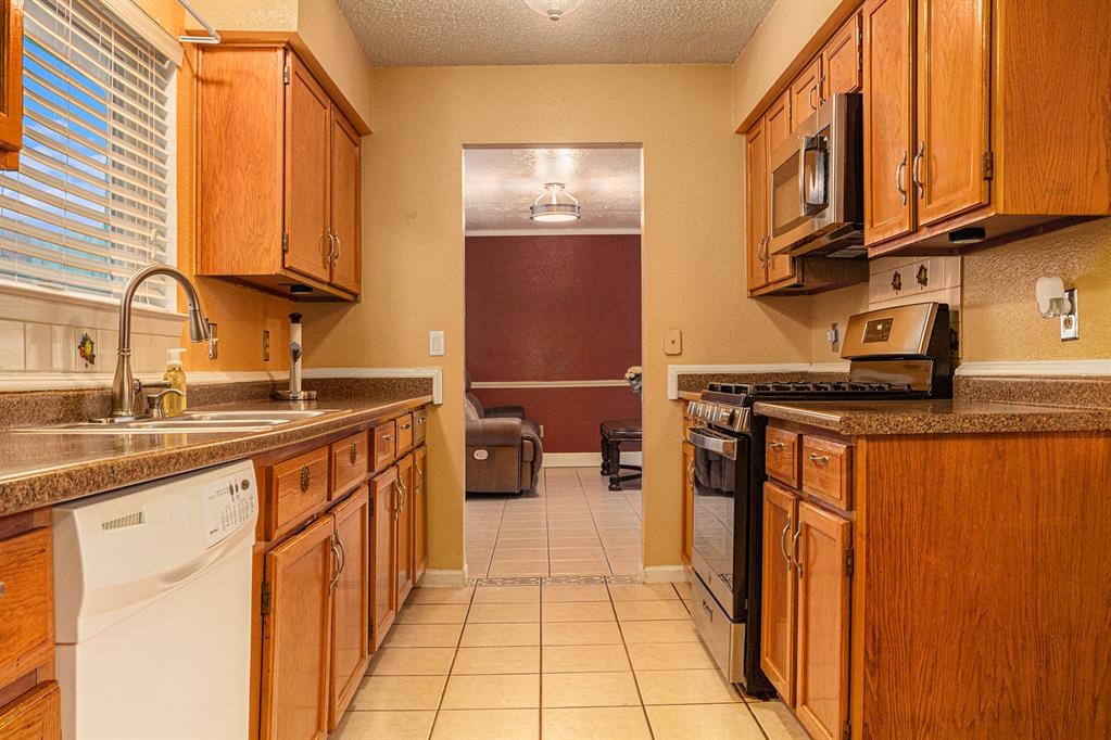 2334 Morning Meadow Drive, Missouri City, Texas image 11