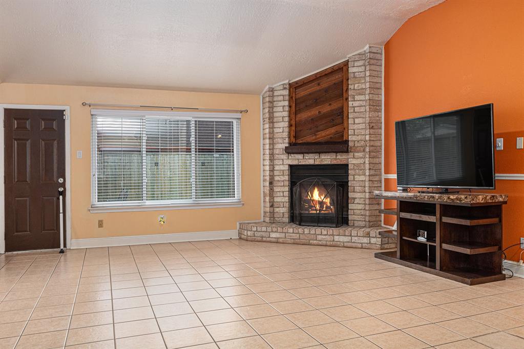 2334 Morning Meadow Drive, Missouri City, Texas image 5