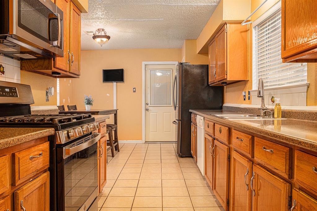 2334 Morning Meadow Drive, Missouri City, Texas image 9