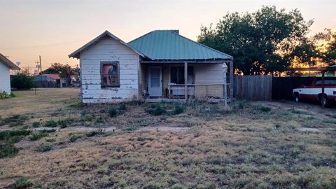 Photo of 125 N Farmer Avenue, Crosbyton, TX 79322 (MLS # 83684482) Photo of 125 N Farmer Avenue, Crosbyton, TX 79322 (MLS # 83684482)