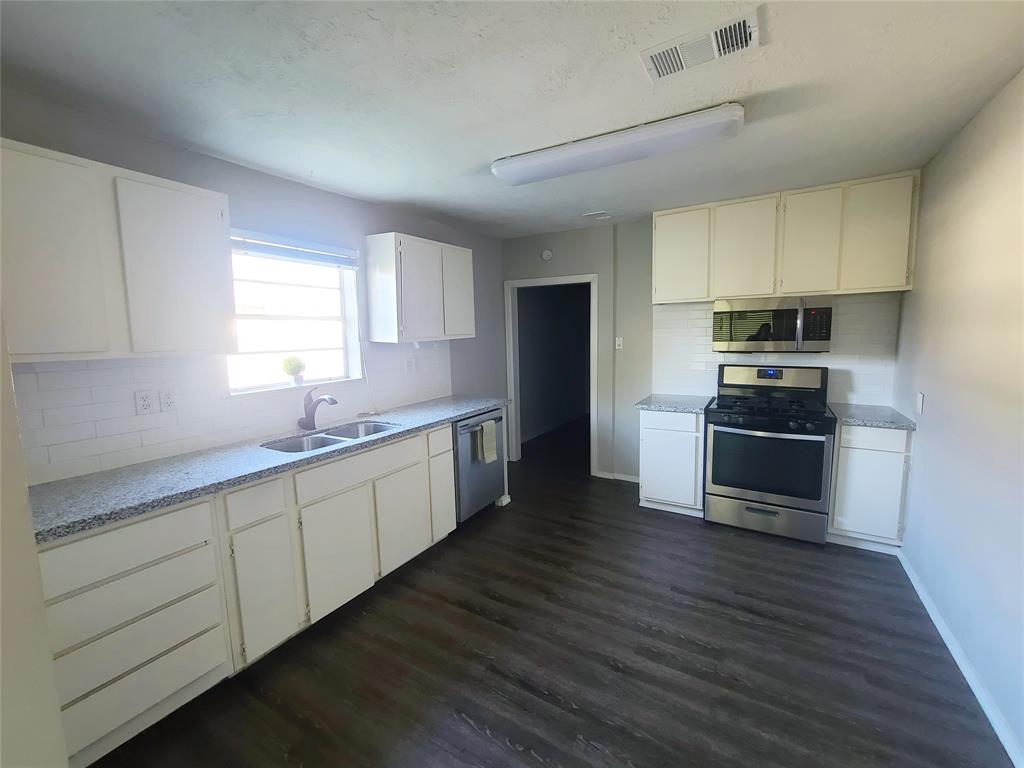 727 Yorkshire Street, Houston, Texas image 5