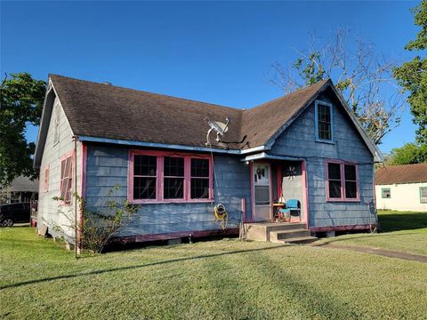 Single Family Residence in Freeport TX 1030 4th Street.jpg