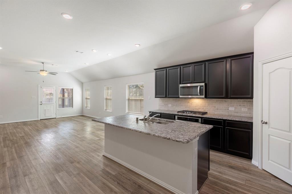 121 N Cadence Hills Loop Loop, Conroe, Texas image 5