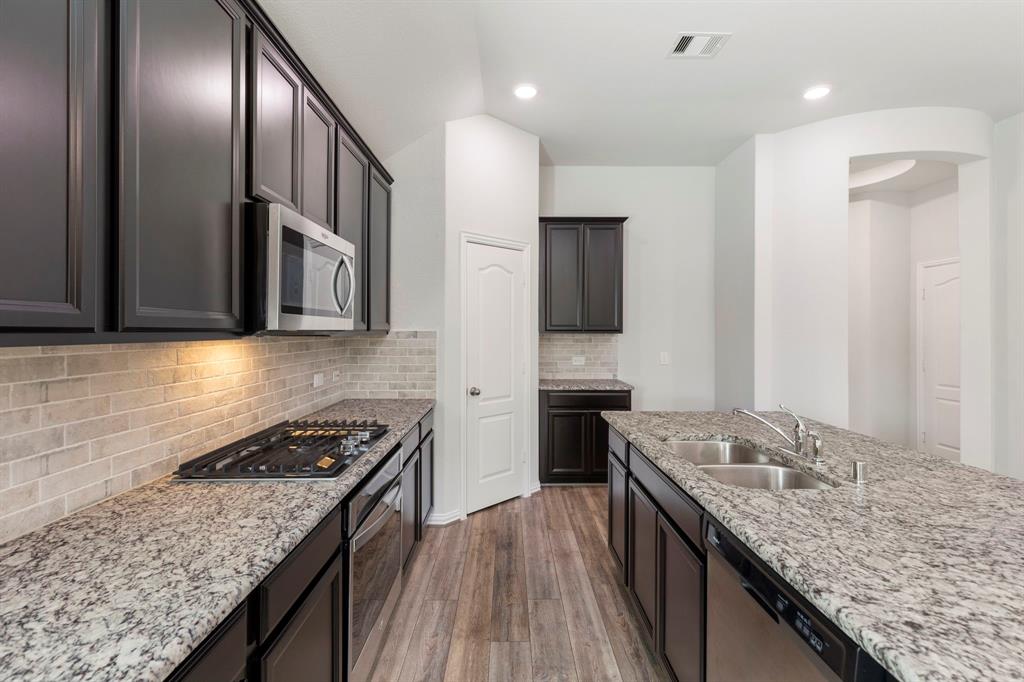 121 N Cadence Hills Loop Loop, Conroe, Texas image 6