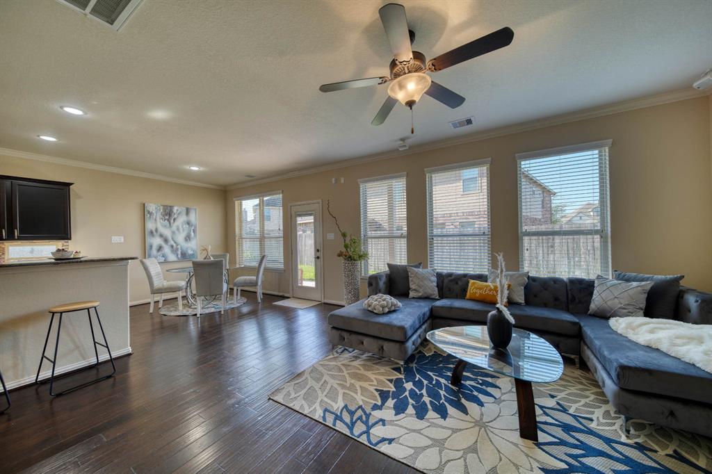 6303 Wood Creek Lane, League City, Texas image 6