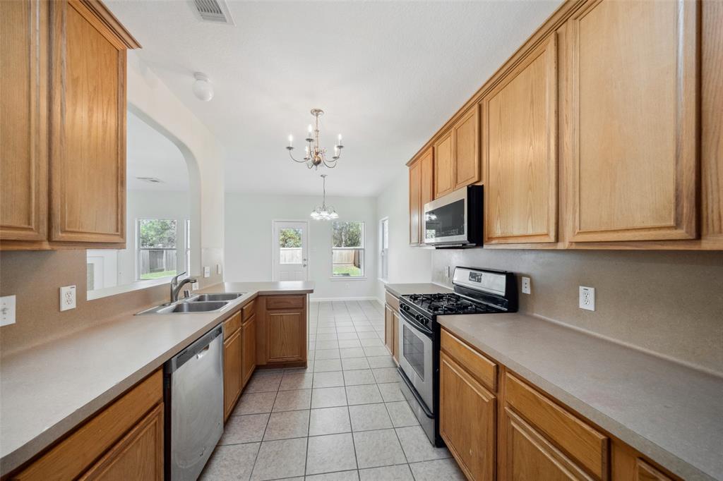 12211 Sunlight Peak Ln Ln, Humble, Texas image 10