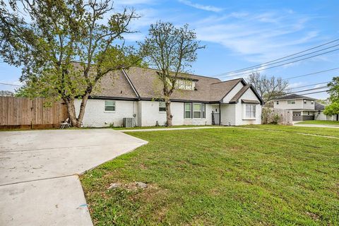 Single Family Residence in Freeport TX 1702 11th Street.jpg