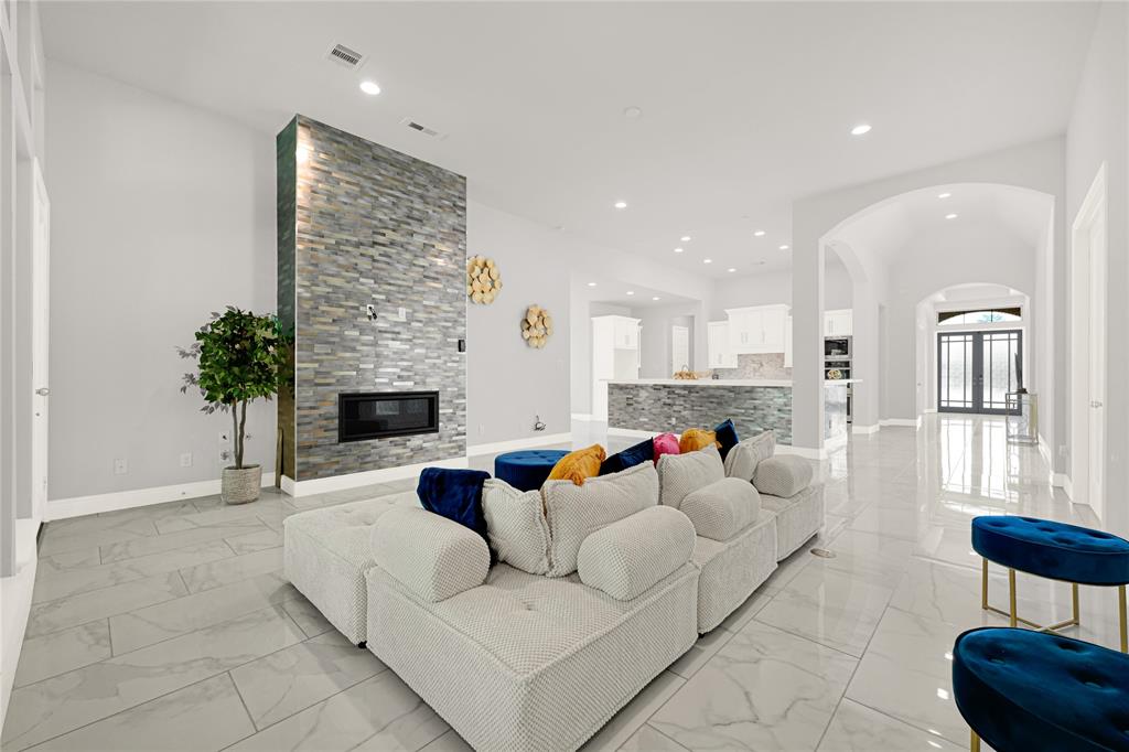 property-search 1 19236 Yellow Chestnut Lane