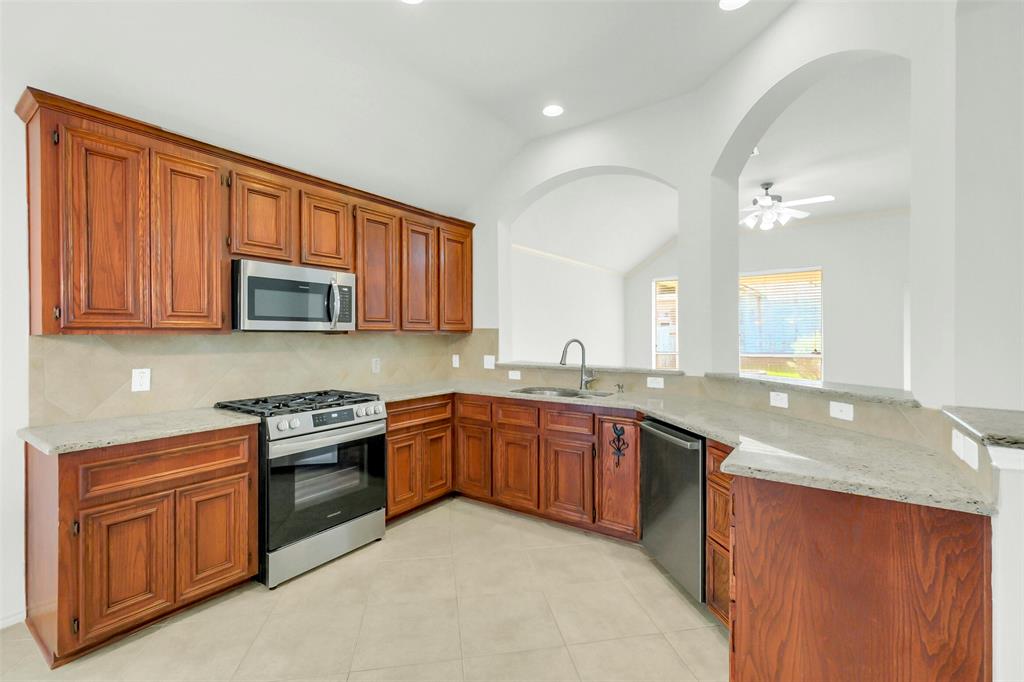 2522 Pepperidge Drive, Katy, Texas image 5