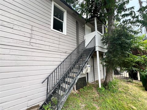 Photo of 1514 W 14th Street, Houston, TX 77008 (MLS # 28334002)
