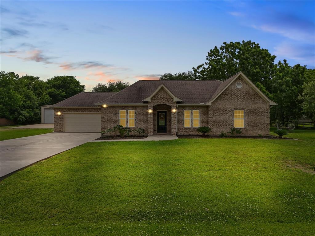 3506 Avenue J 1/2, Santa Fe, Texas image 1