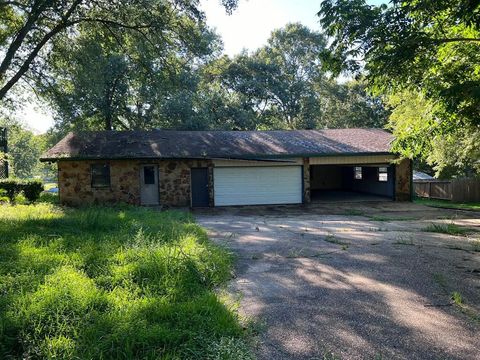 Single Family Residence in Point Blank TX 581 Hanging Tree Trail 21.jpg