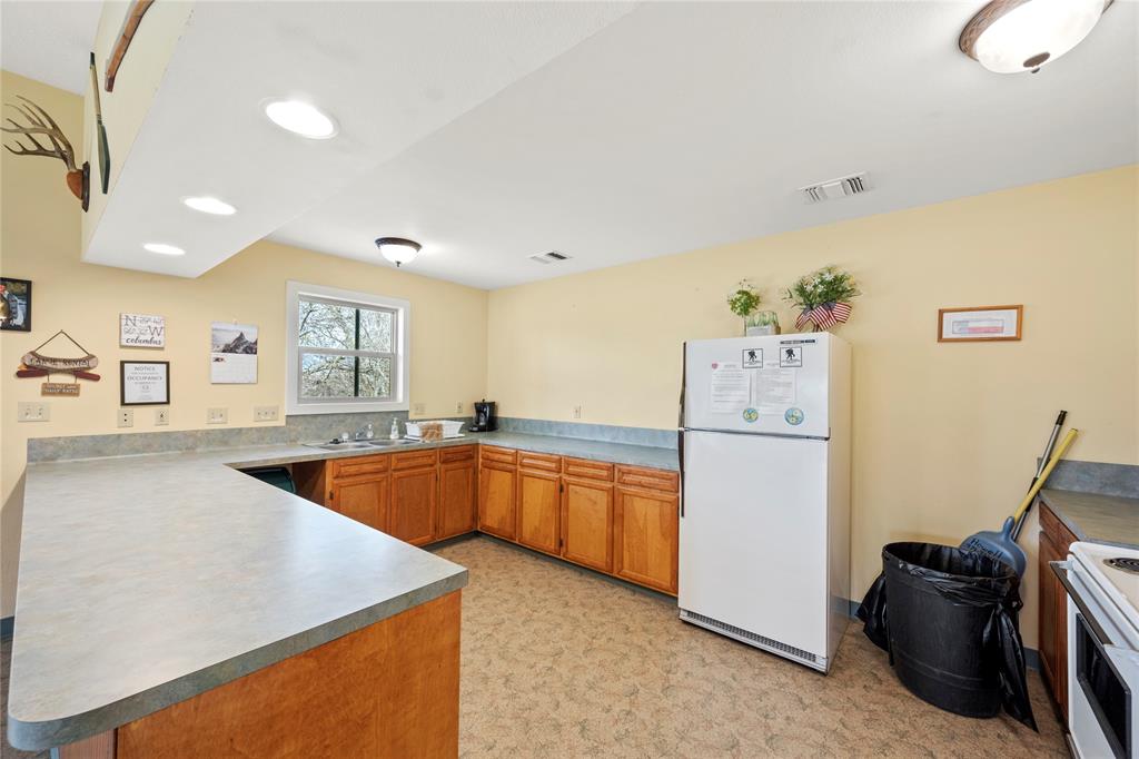 000 Robson, Columbus, Texas image 6