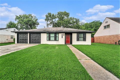 Photo of 12215 Hillcroft Street, Houston, TX 77035 (MLS # 27562491)