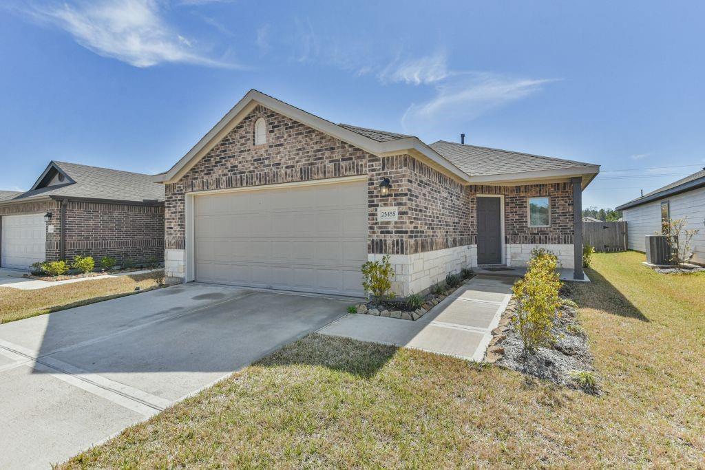 25455 Blue Mistflower Drive, Montgomery, Texas image 2