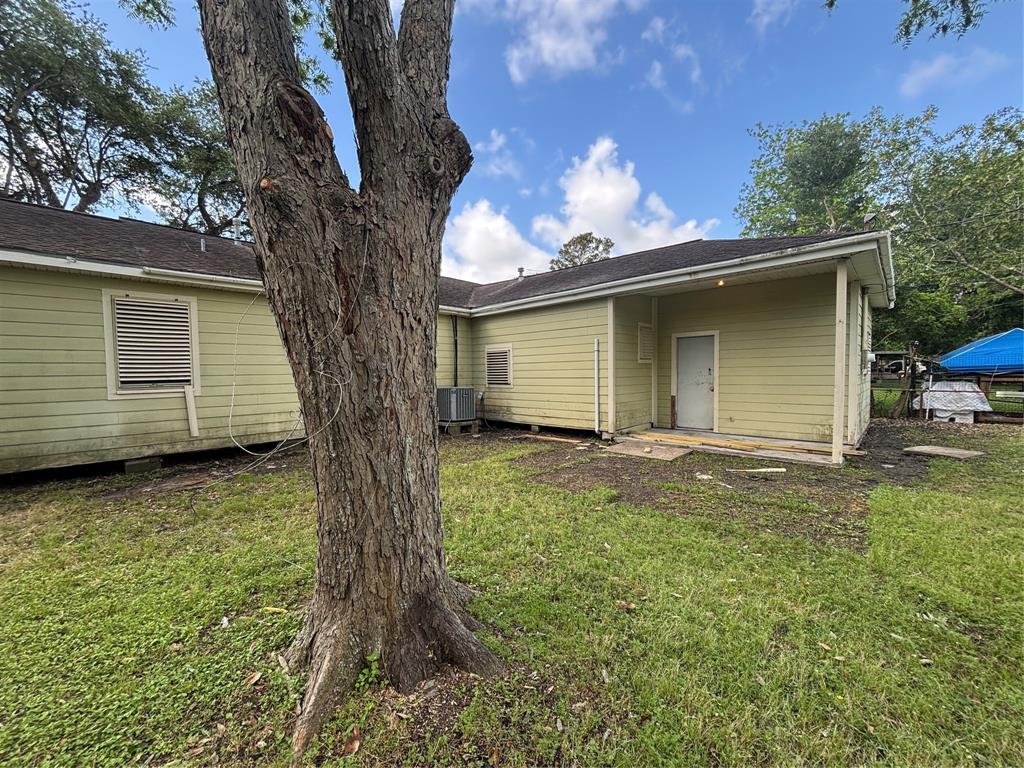 612 Honeysuckle Drive, La Marque, Texas image 18