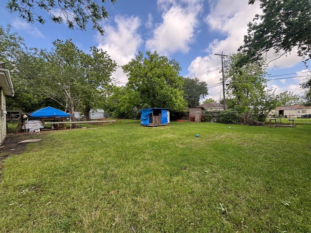 612 Honeysuckle Drive, La Marque, Texas image 19