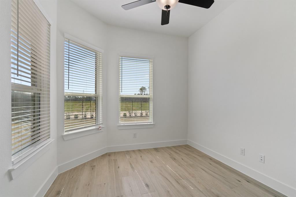 15516 Leopard Lily Lane, Conroe, Texas image 16