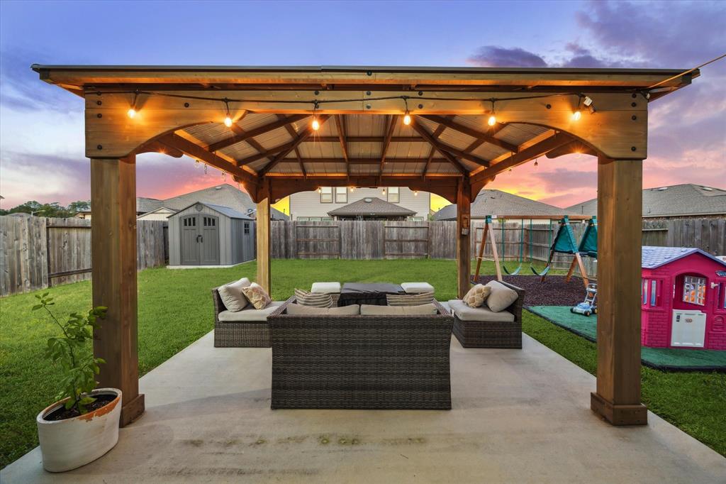 18827 Palmetto Hills Drive, New Caney, Texas image 2