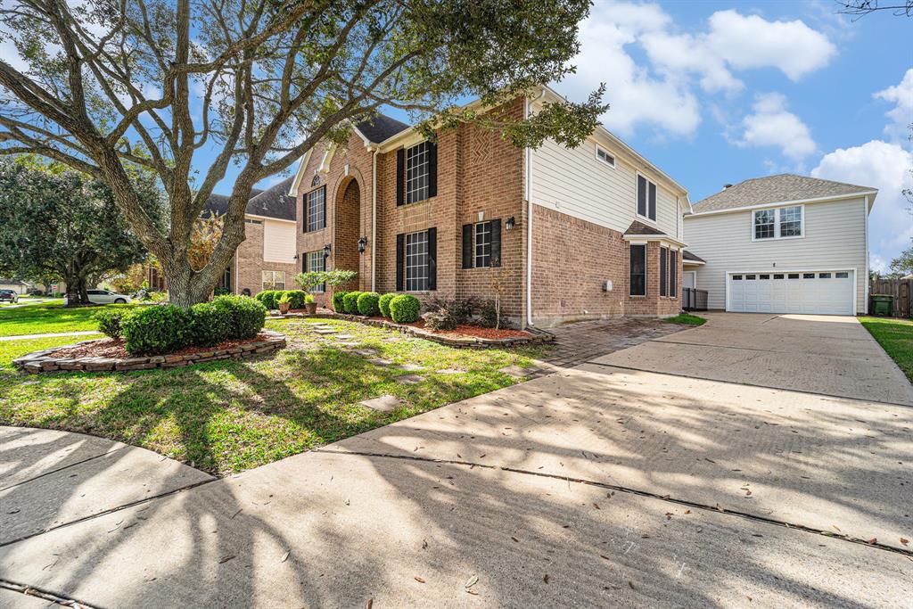 3404 Castle Pond Court, Pearland, Texas image 3