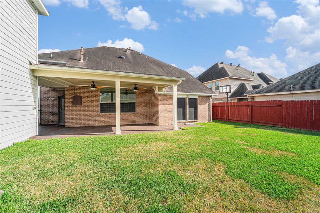 3404 Castle Pond Court, Pearland, Texas image 46