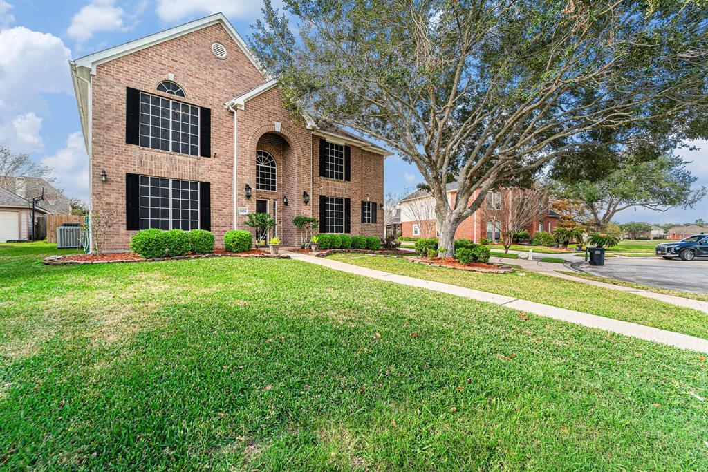 3404 Castle Pond Court, Pearland, Texas image 4