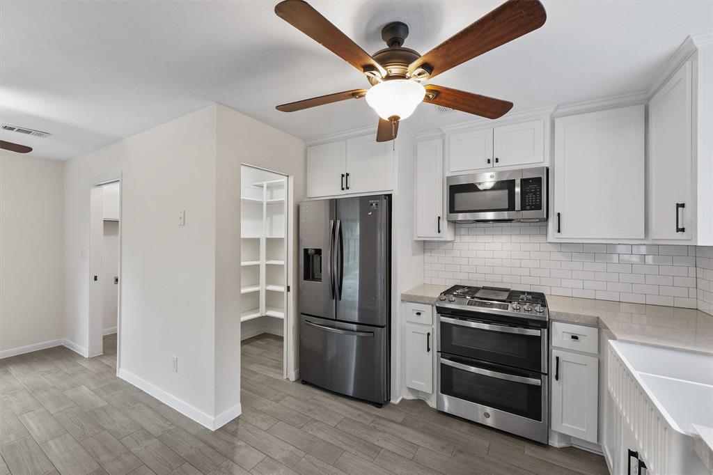 417 W Hillary Circle, Sugar Land, Texas image 14