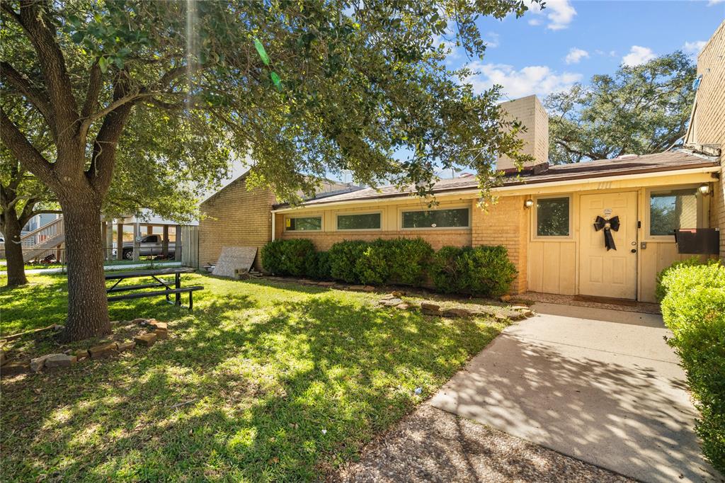 1111 32nd Street, Galveston, Texas image 1