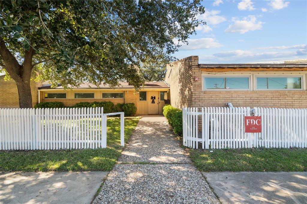1111 32nd Street, Galveston, Texas image 3