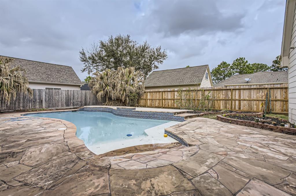 811 Piney Ridge Drive, Friendswood, Texas image 25