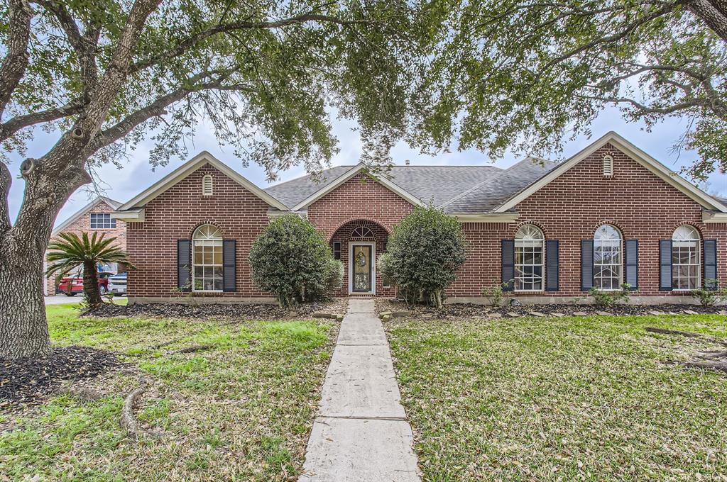 811 Piney Ridge Drive, Friendswood, Texas image 1