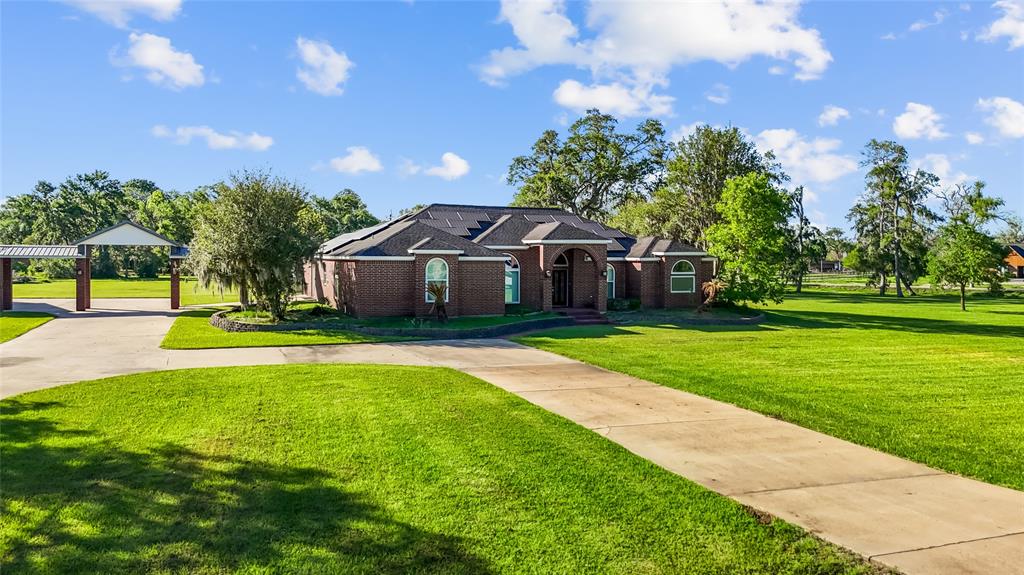 103 Deer Trail, Lake Jackson, Texas image 1