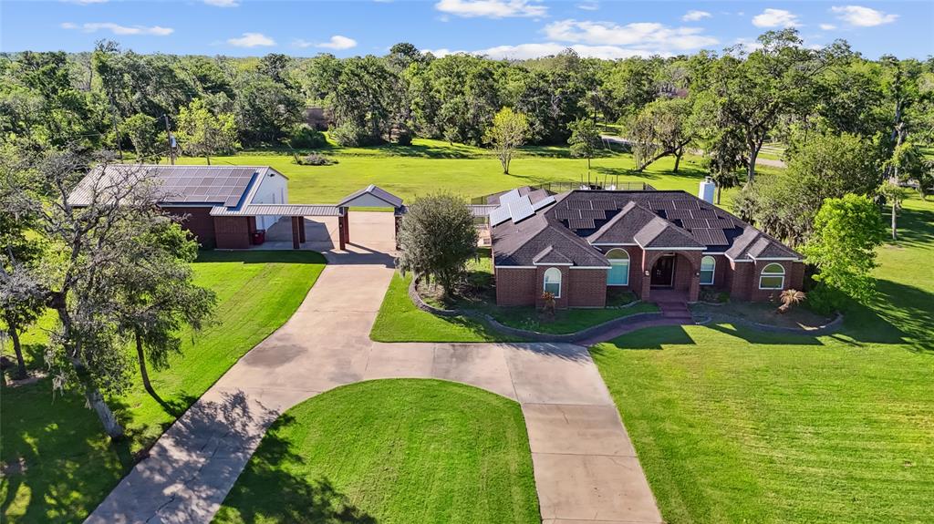 103 Deer Trail, Lake Jackson, Texas image 3