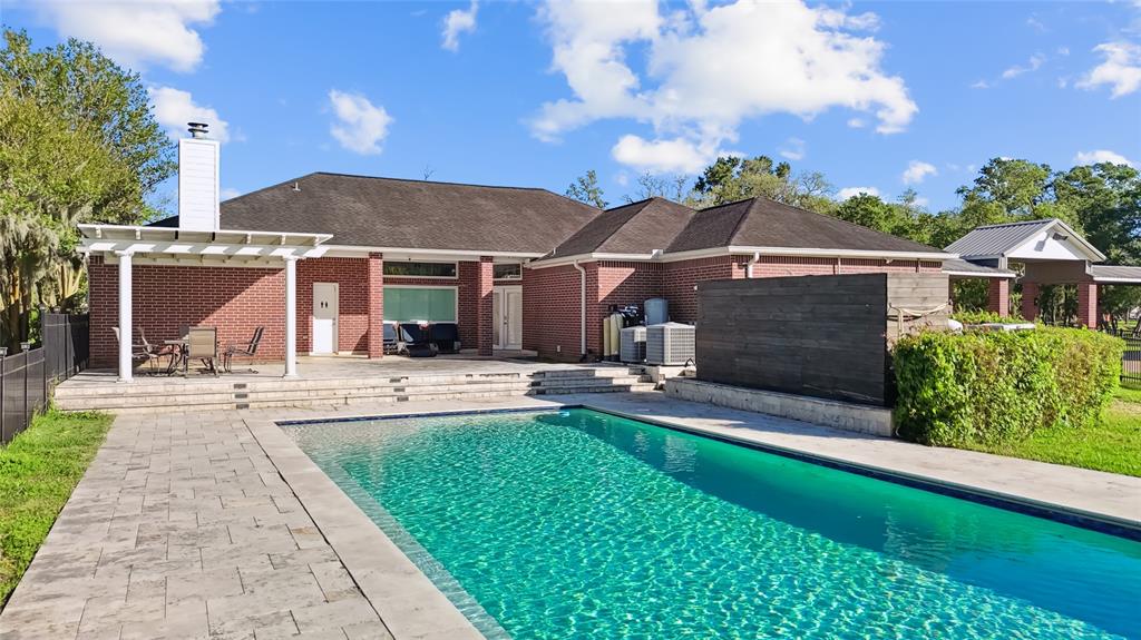 103 Deer Trail, Lake Jackson, Texas image 4