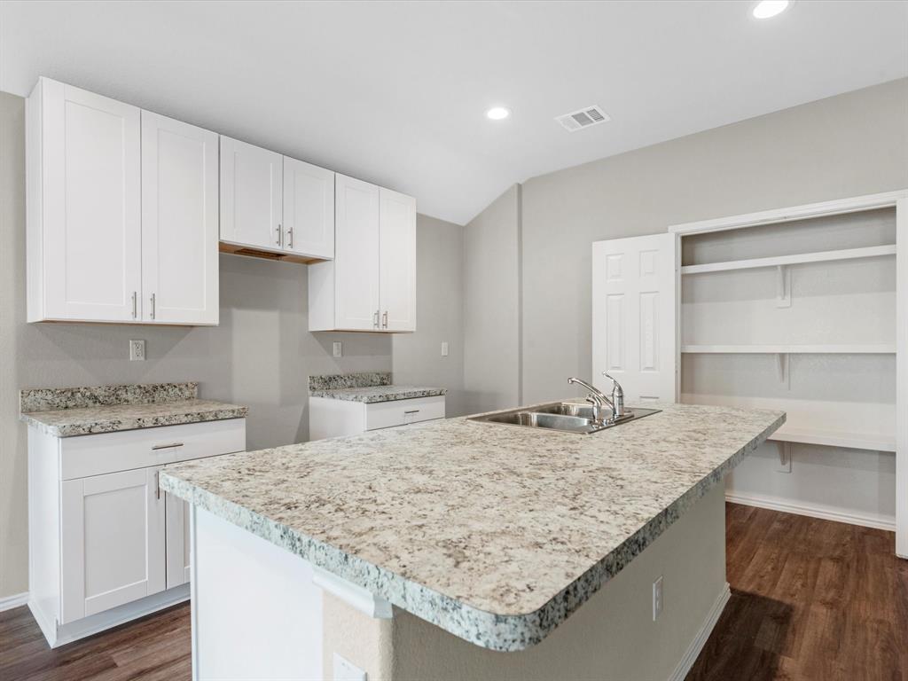 10732 Red Orchid Drive, Houston, Texas image 2