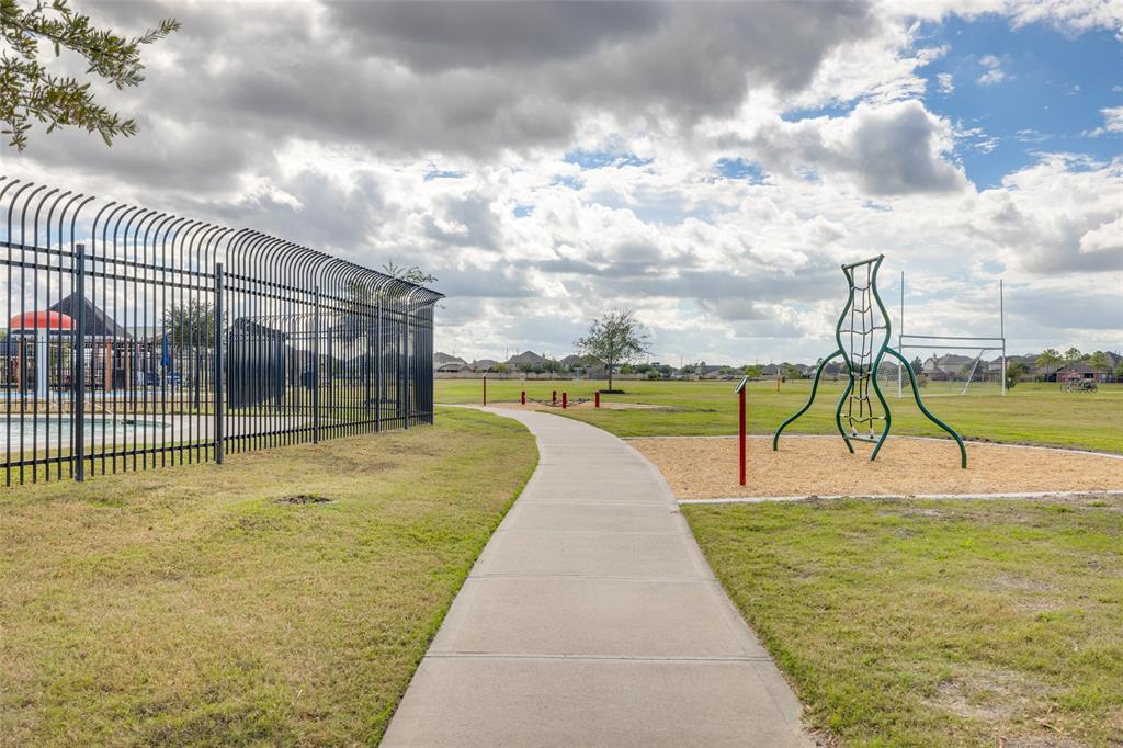 2423 Phantom Quartz Lane, Rosharon, Texas image 22
