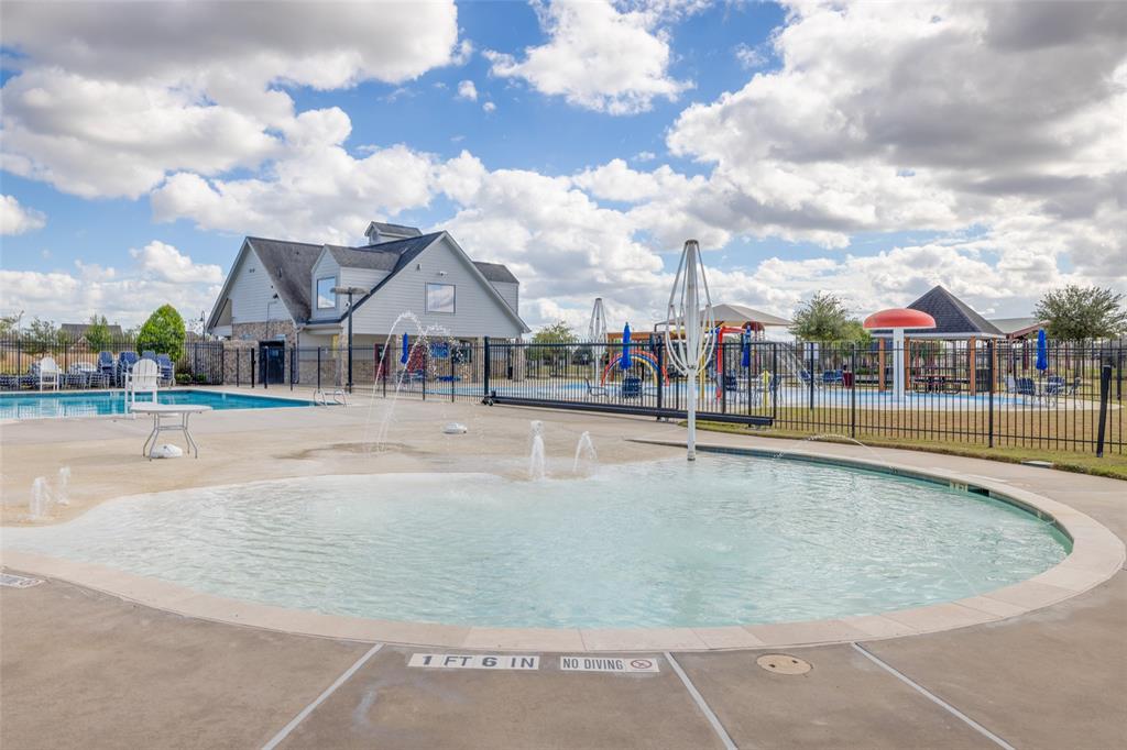2423 Phantom Quartz Lane, Rosharon, Texas image 18