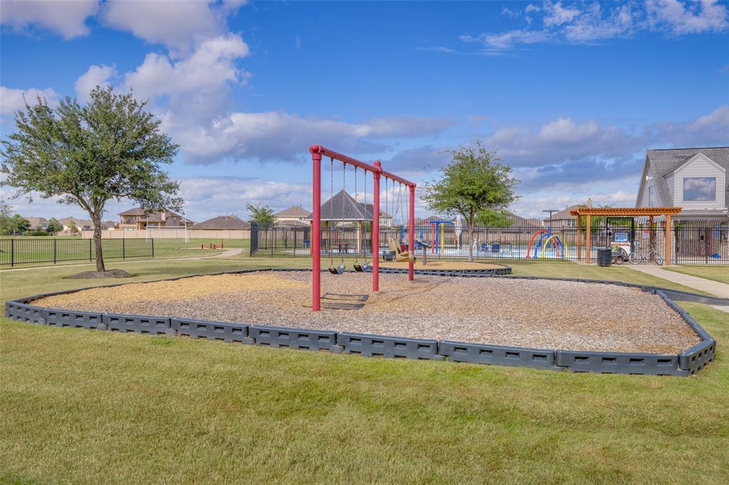 2423 Phantom Quartz Lane, Rosharon, Texas image 16