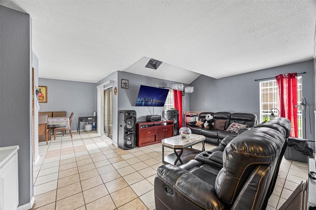 listing image 0
