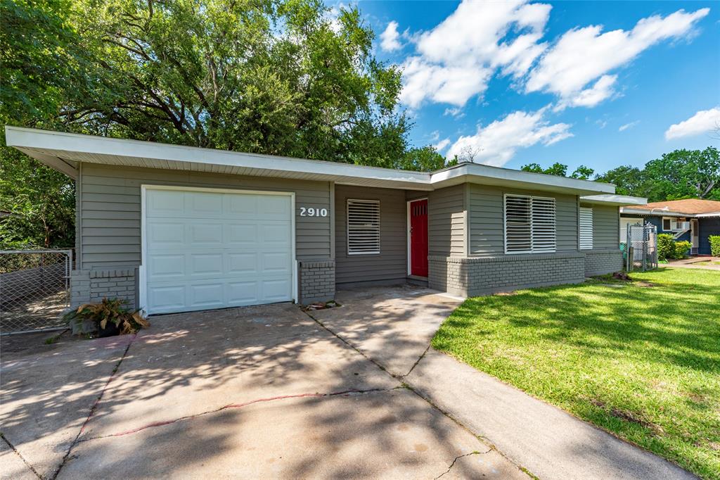 2910 John Street, La Marque, Texas image 2