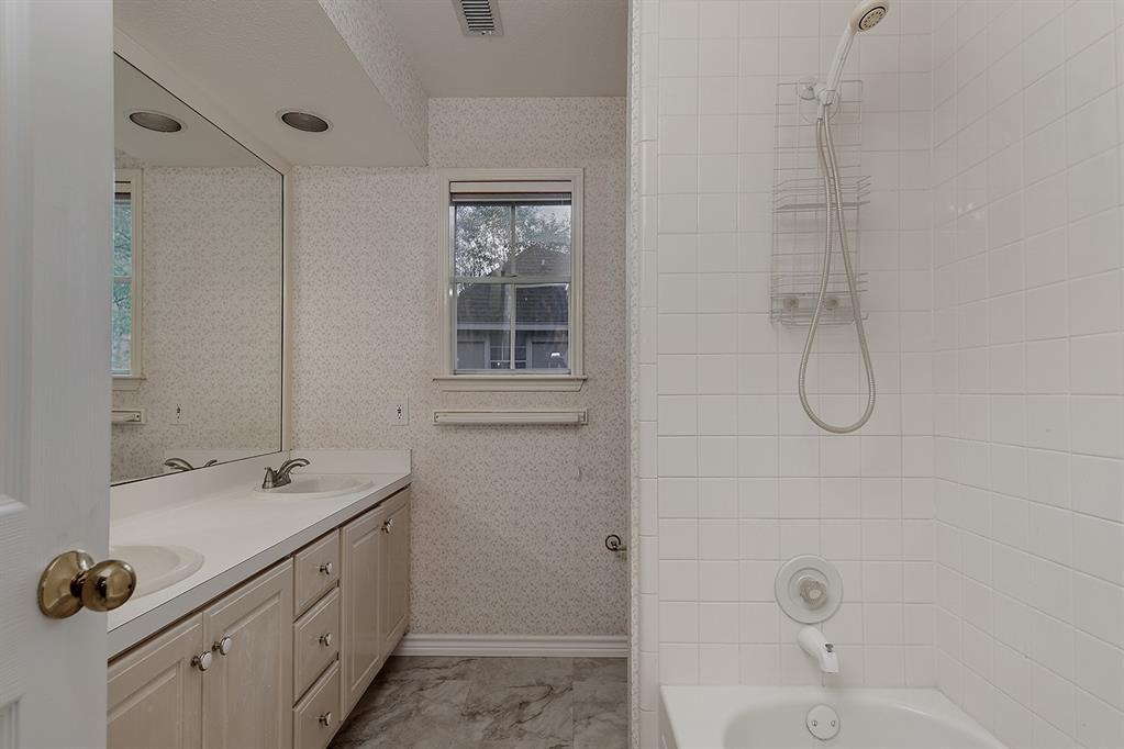 114 S Mill Trace Drive, The Woodlands, Texas image 22